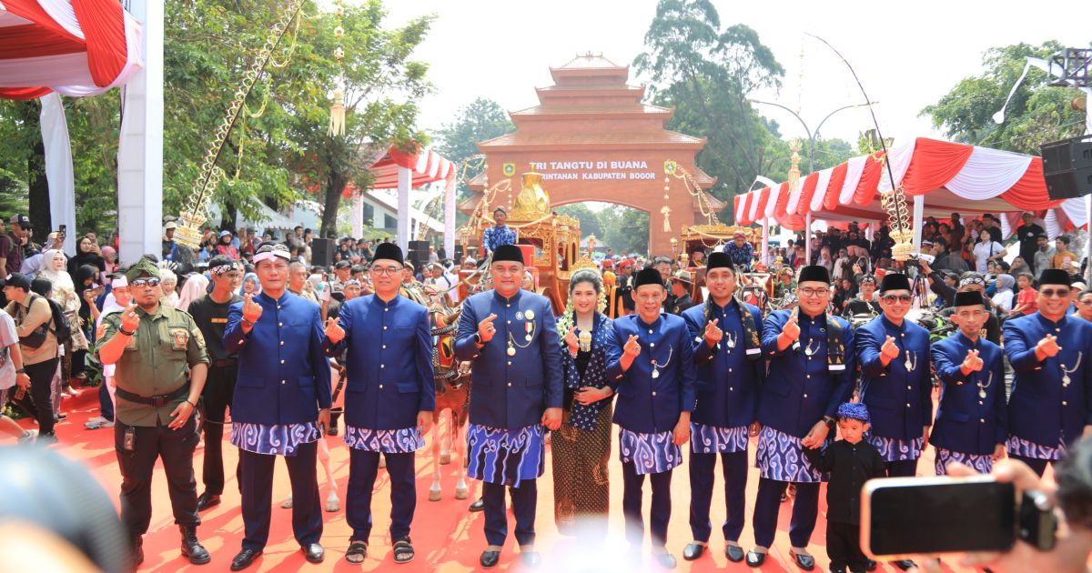 Ribuan Warga Padati Alun-alun, Bupati Bogor Tutup HJB ke-544 Dengan Helaran Budaya