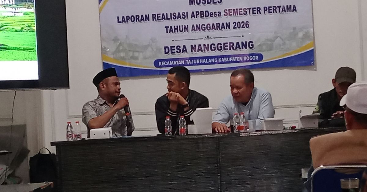 Pemdes Nanggerang Saat Mengelar Musdes