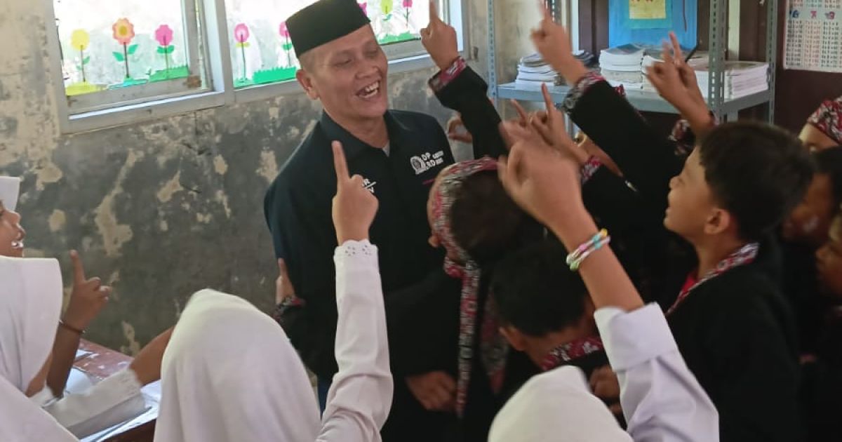DPRD dan PT ANTAM Kawal Perbaikan SDN Cadas Leueur Nanggung