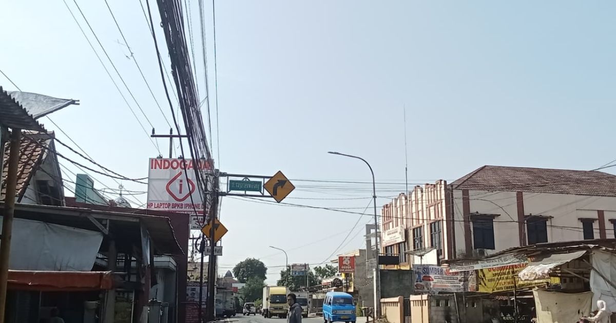 Aktivis dan KNPI Jasinga Minta PJU dan Kabel Semrawut Segera Dibenahi