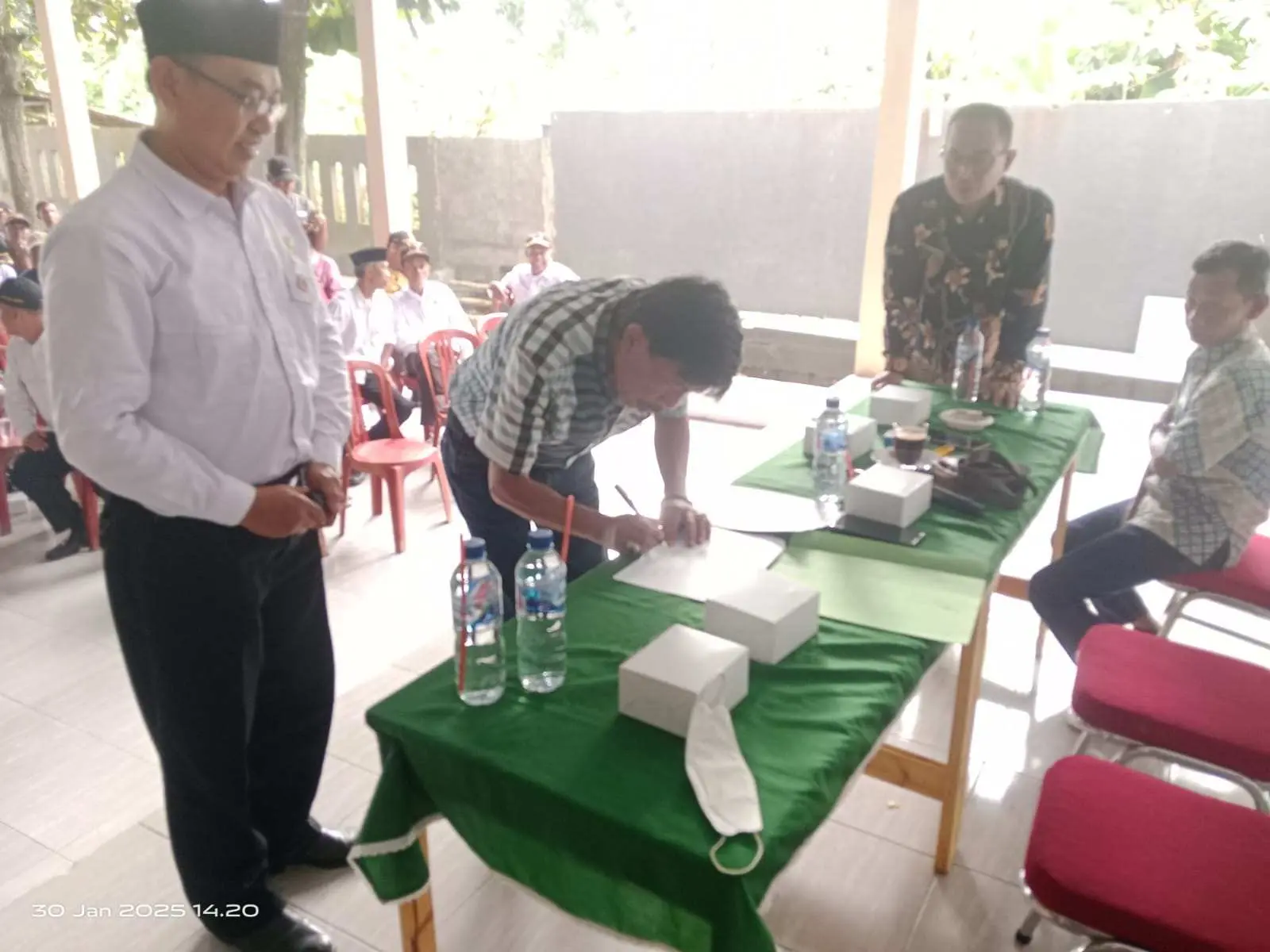 Tatang Pimpin Musdesus Penetapan KPM BLT DD Desa Kalisuren