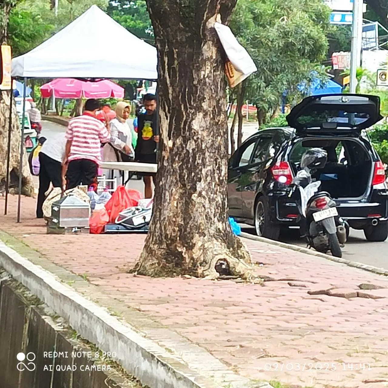 Pedestarian Perumahan Dipakai PKL, Warga Perumahan Zamrud Desak Satpol PP Tertibkan PKL