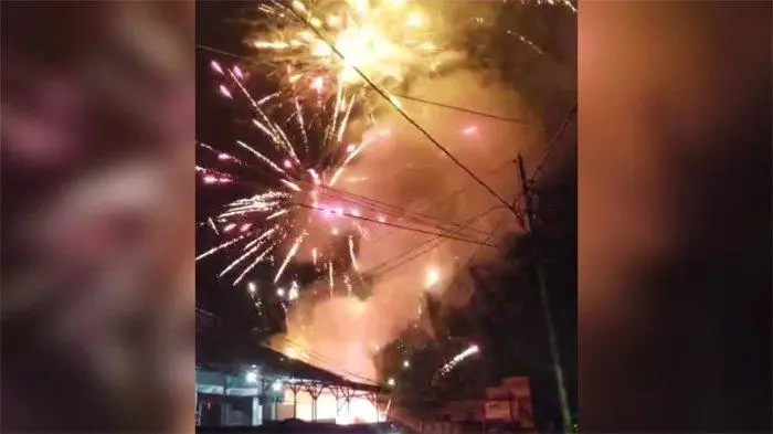 Disertai Letupan Kembang Api, Kebakaran Toko Mainan Gegerkan Warga di Leuwiliang