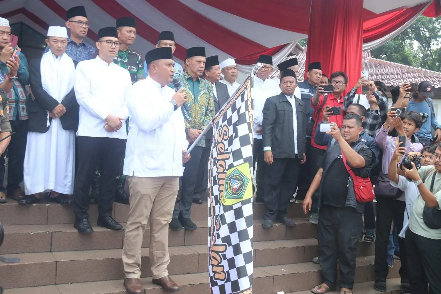 435 Jamaah Haji Bogor Resmi Diberangkatkan, Bupati: Utamakan Layanan bagi Lansia