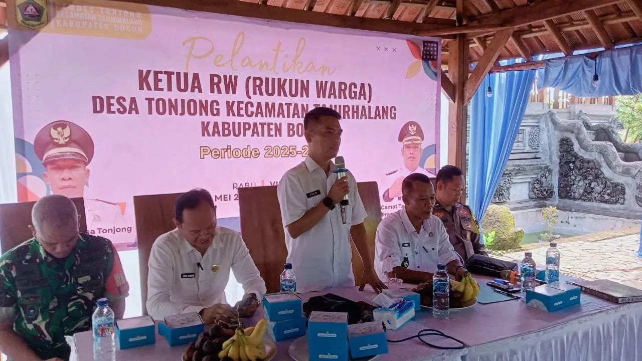 Camat Tajurhalang Hadiri Pelantikan 8 RW di Desa Tonjong