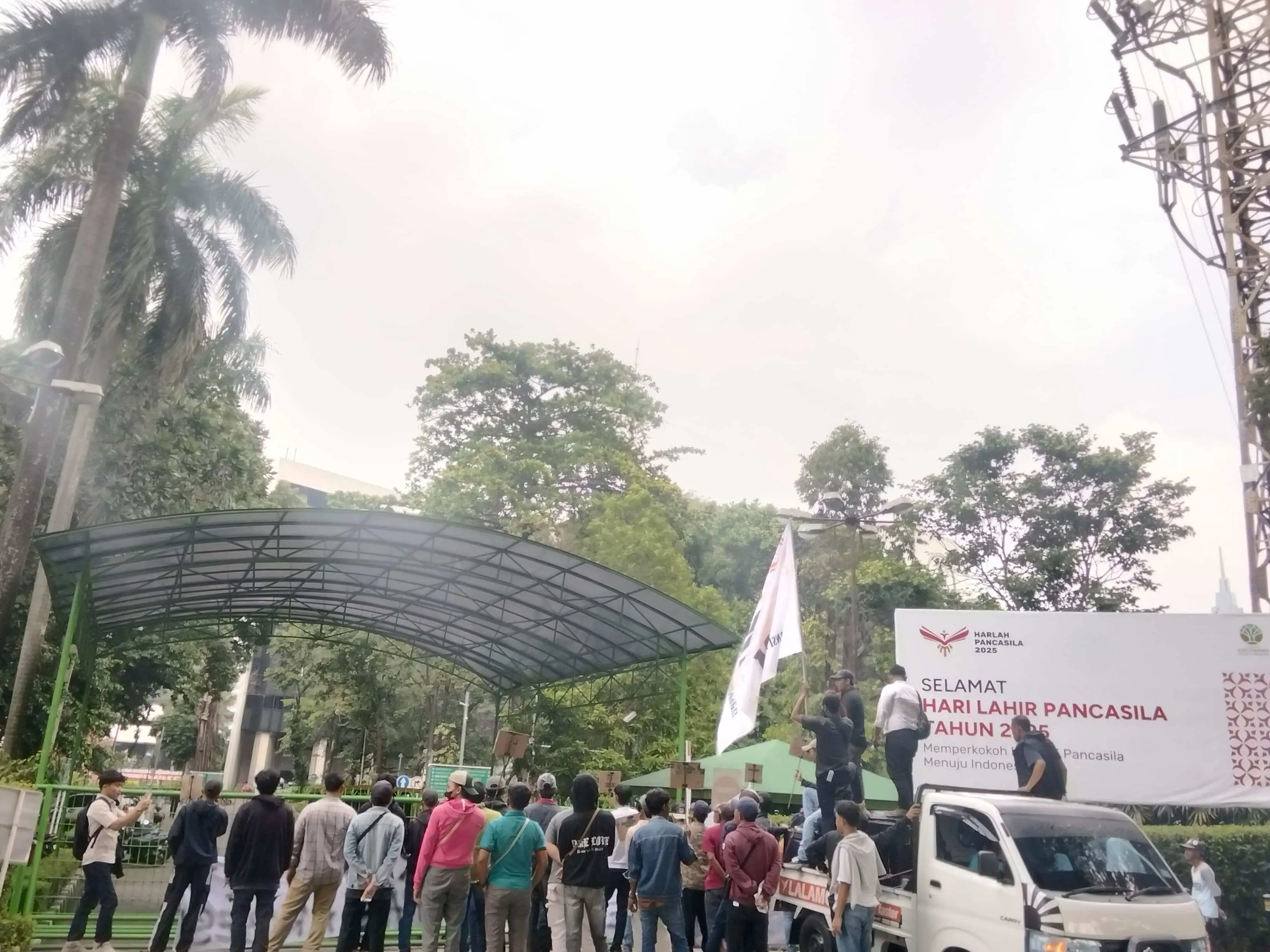Pagar Besi di Nanggung Diprotes, AMM Geruduk KLHK dan KKPH