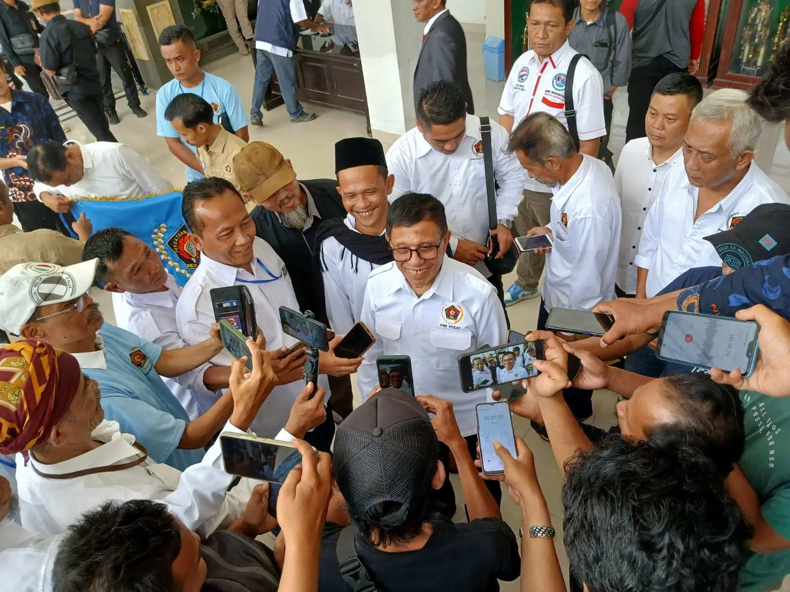 Hendry CH Bangun Sah Pimpin PWI, KLB Zulmansyah Cacat Hukum Dilaporkan ke Polisi