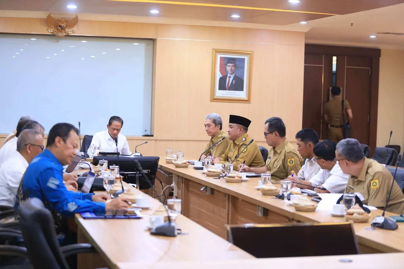 Bupati Bogor dan Menteri LHK Bahas Langkah Strategi Pengelolaan TPA Galuga Berbasis Sanitary Landfill