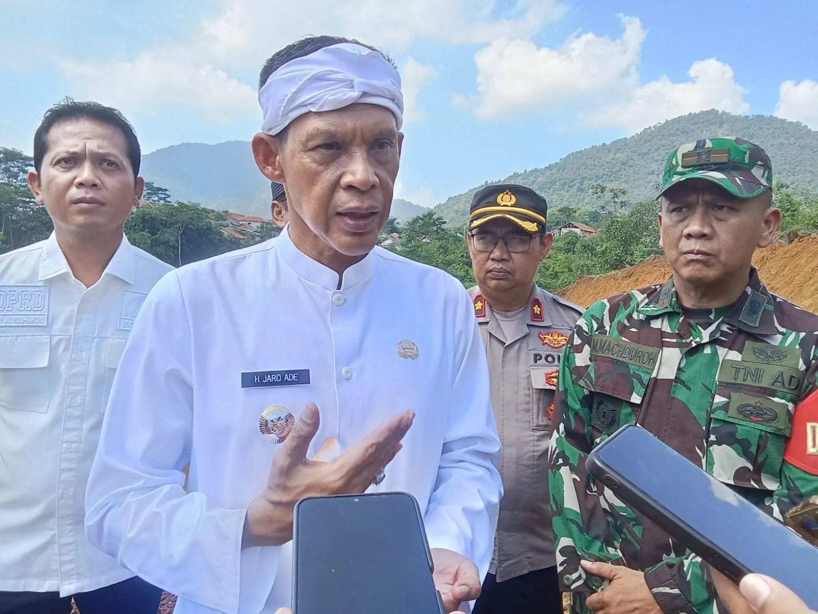 Jaro Ade Tegaskan Komitmen Rampungkan Huntap Sukajaya Tahun Ini