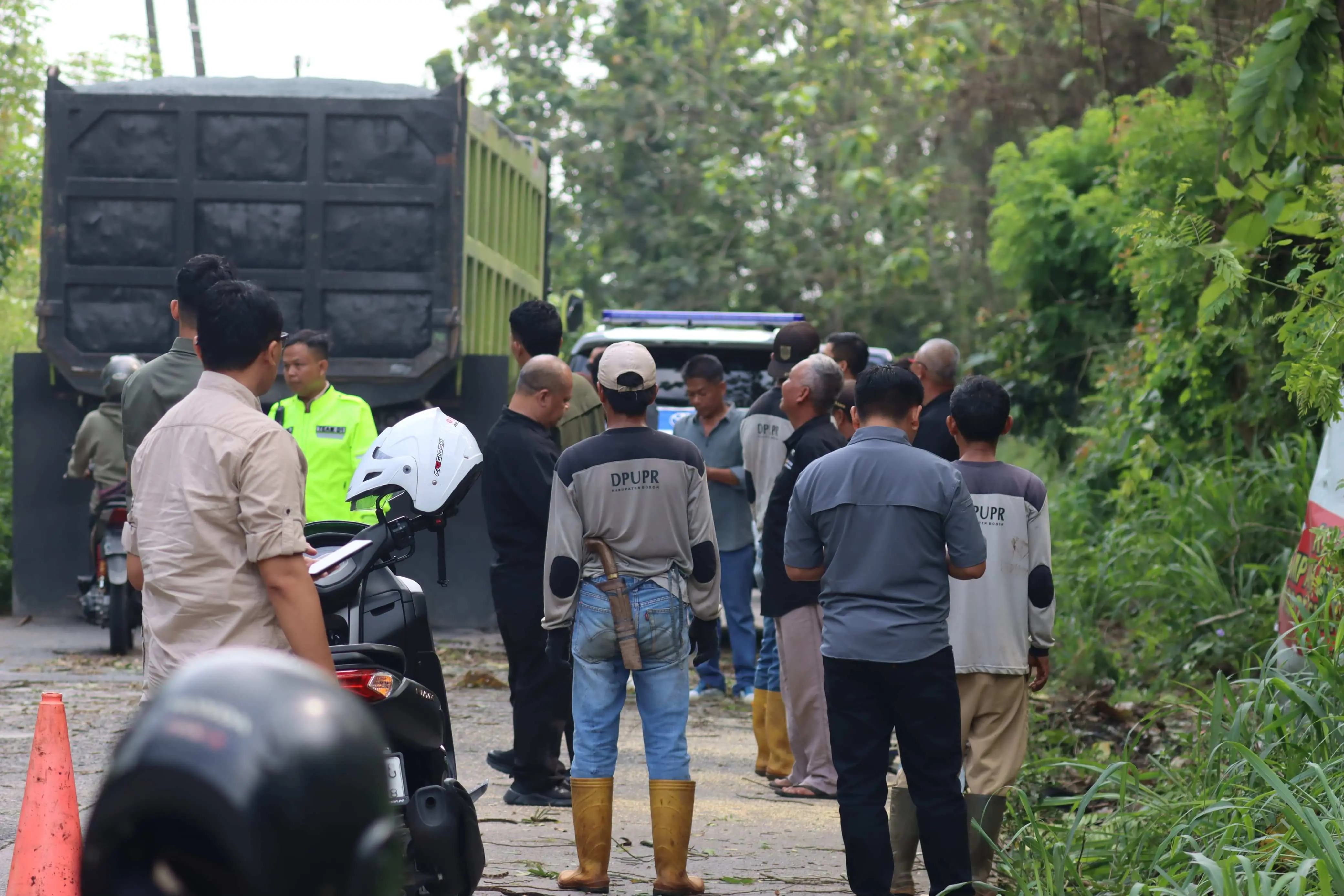 Sastra Winara Turun Tangan Atasi Gangguan Akses Wisata Jasinga