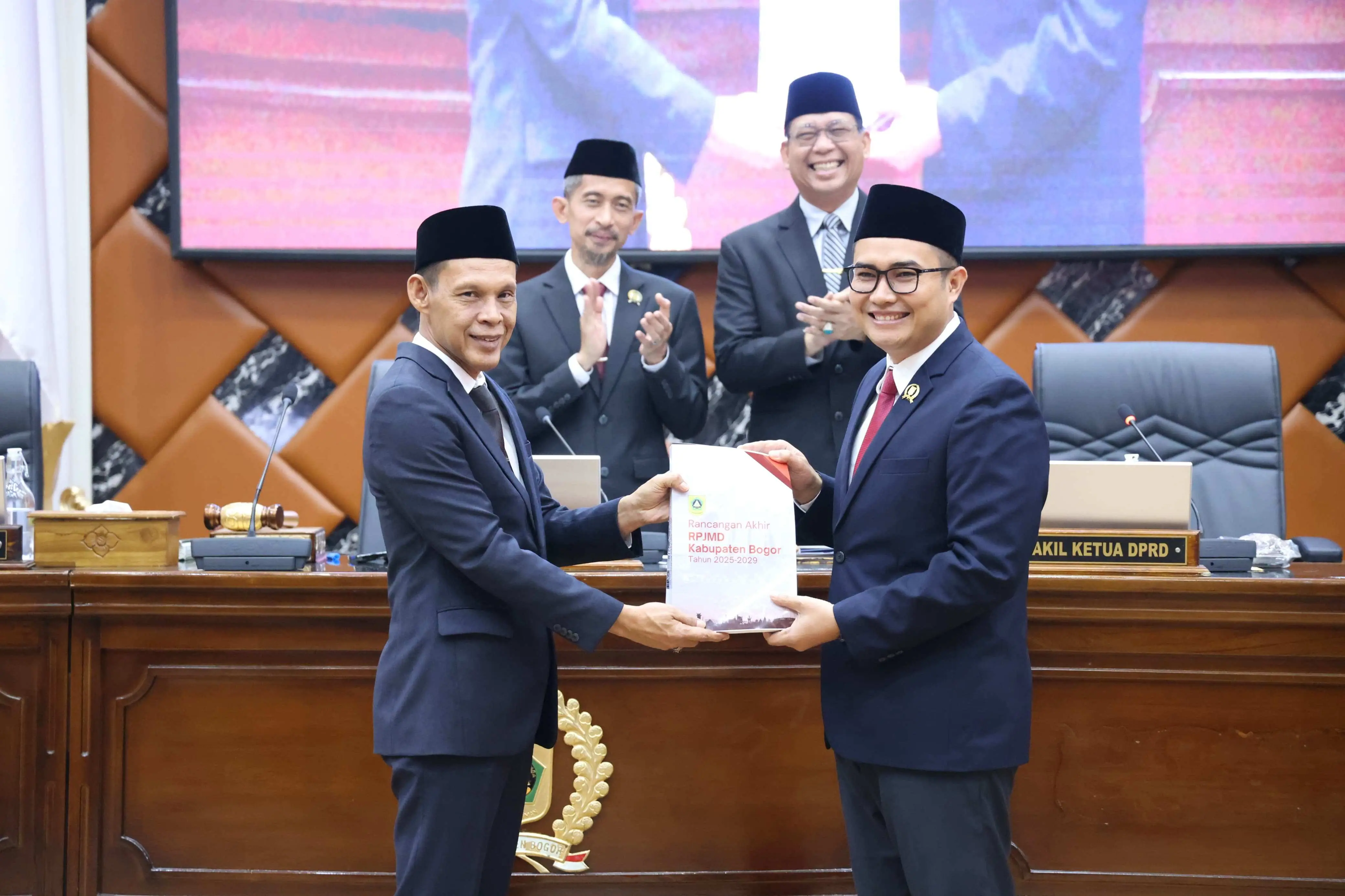 DPRD dan Pemkab Bogor Sepakat Raperda Pajak dan Retribusi, Ini Harapan Jaro Ade