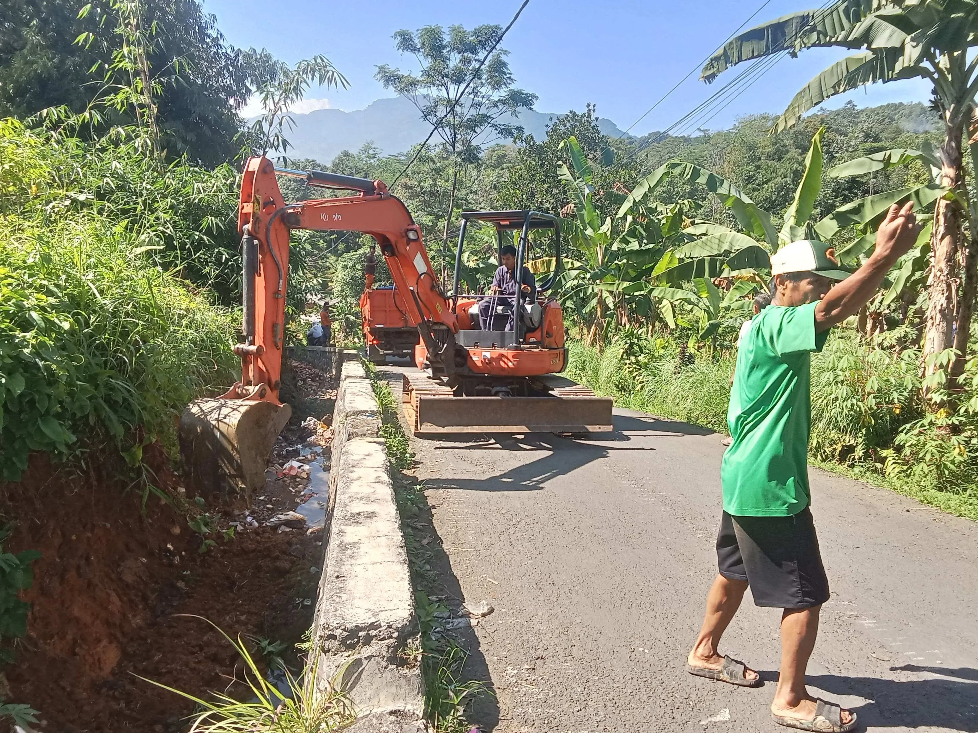Drainase Cigudeg Tersumbat, Tiga UPT Turun Tangan Atasi Genangan