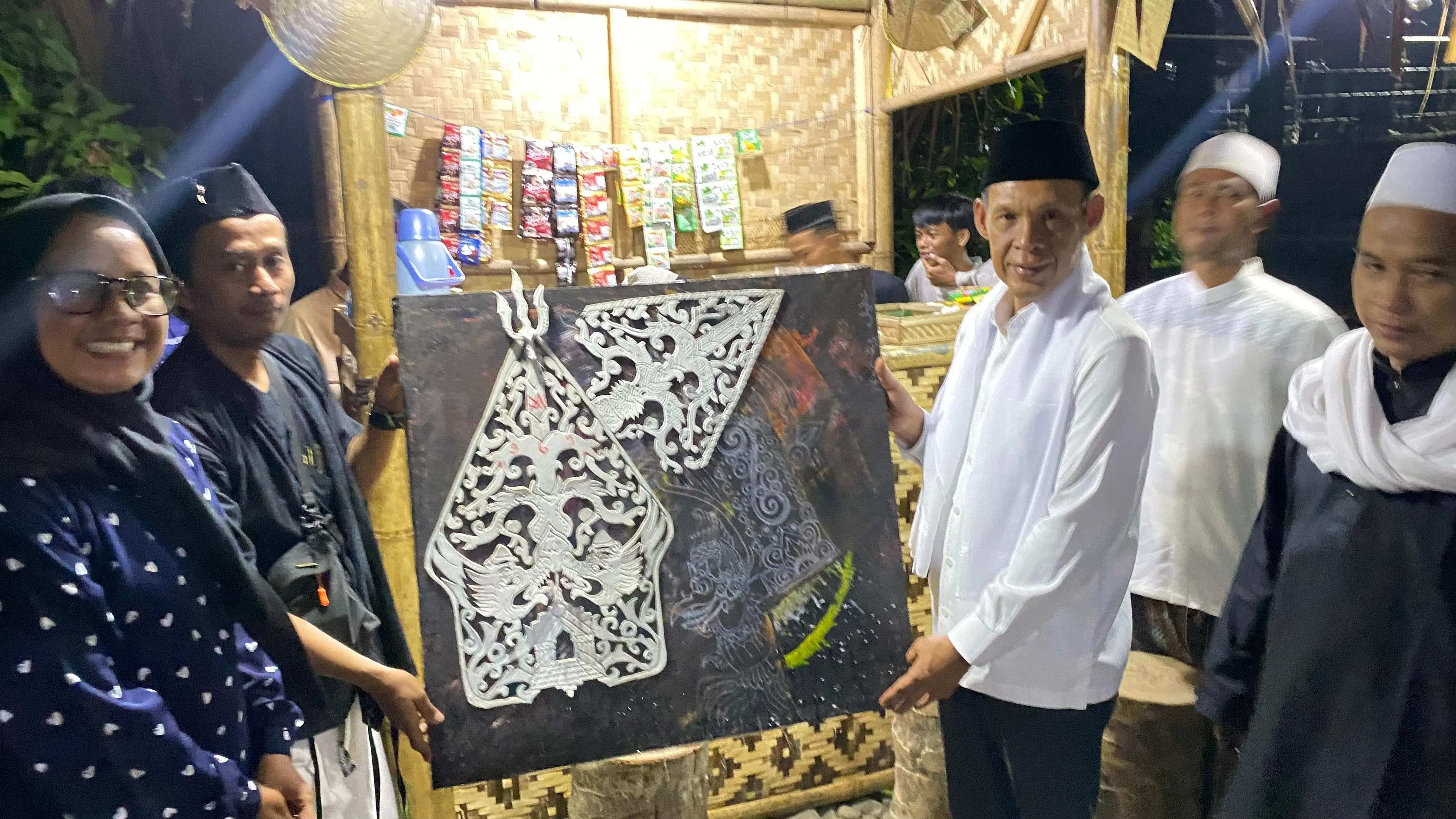 Jaro Ade Dukung Wisata Desa Sipak, Serahkan Modal Usaha dan Pesan Keselamatan