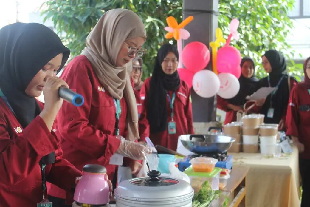 Mahasiswa KKN UIKA Gelar Pelatihan Masak Sehat, Fokus Cegah Stunting di Bogor