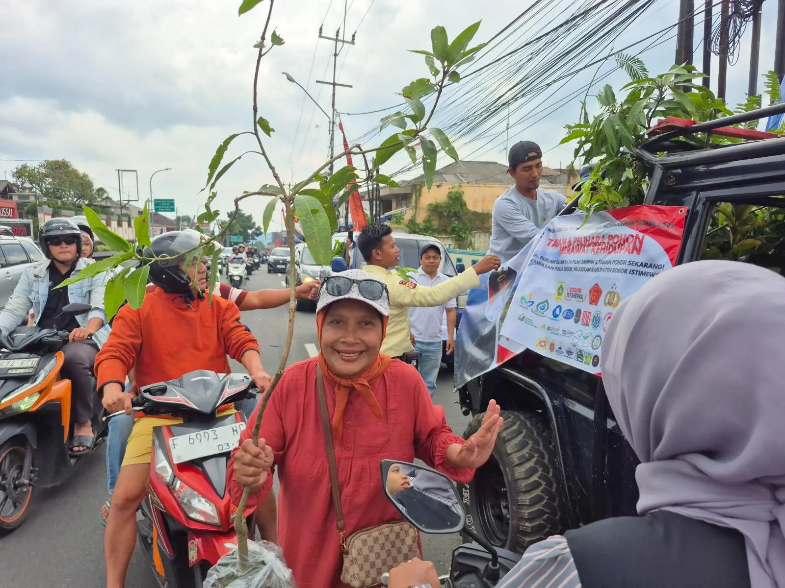 Peduli Kawasan Puncak, PT BAP Bareng BMSN Bagi-Bagi Bibit Pohon Gratis Peringati World Cleanup Day 2025
