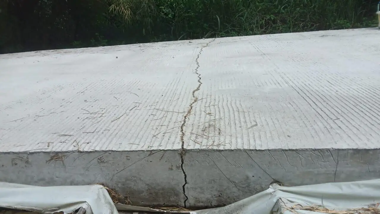 Proyek Jalan Prumpung Gunungsindur Cicangkal Rp12 Miliar Disorot, Coran Retak Sebelum Dipakai