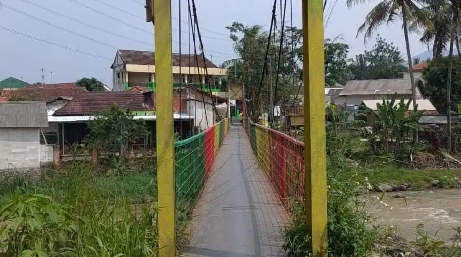 Janji Aspirasi Marlyn Maisarah Tak Terpenuhi, Warga Nanggung Tetap Lewati Jembatan Gantung Renta