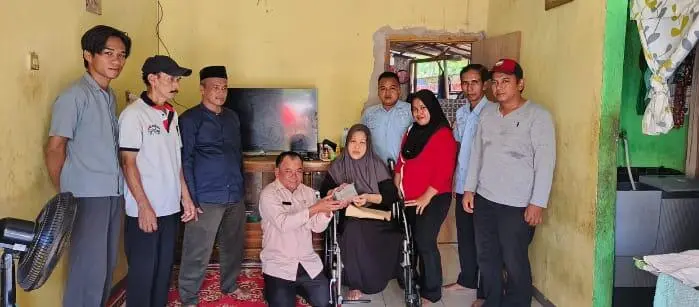 Kades Waringinjaya Beri Santunan Ahli Waris Ketua RT Dari BPJS Ketenagakerjaan