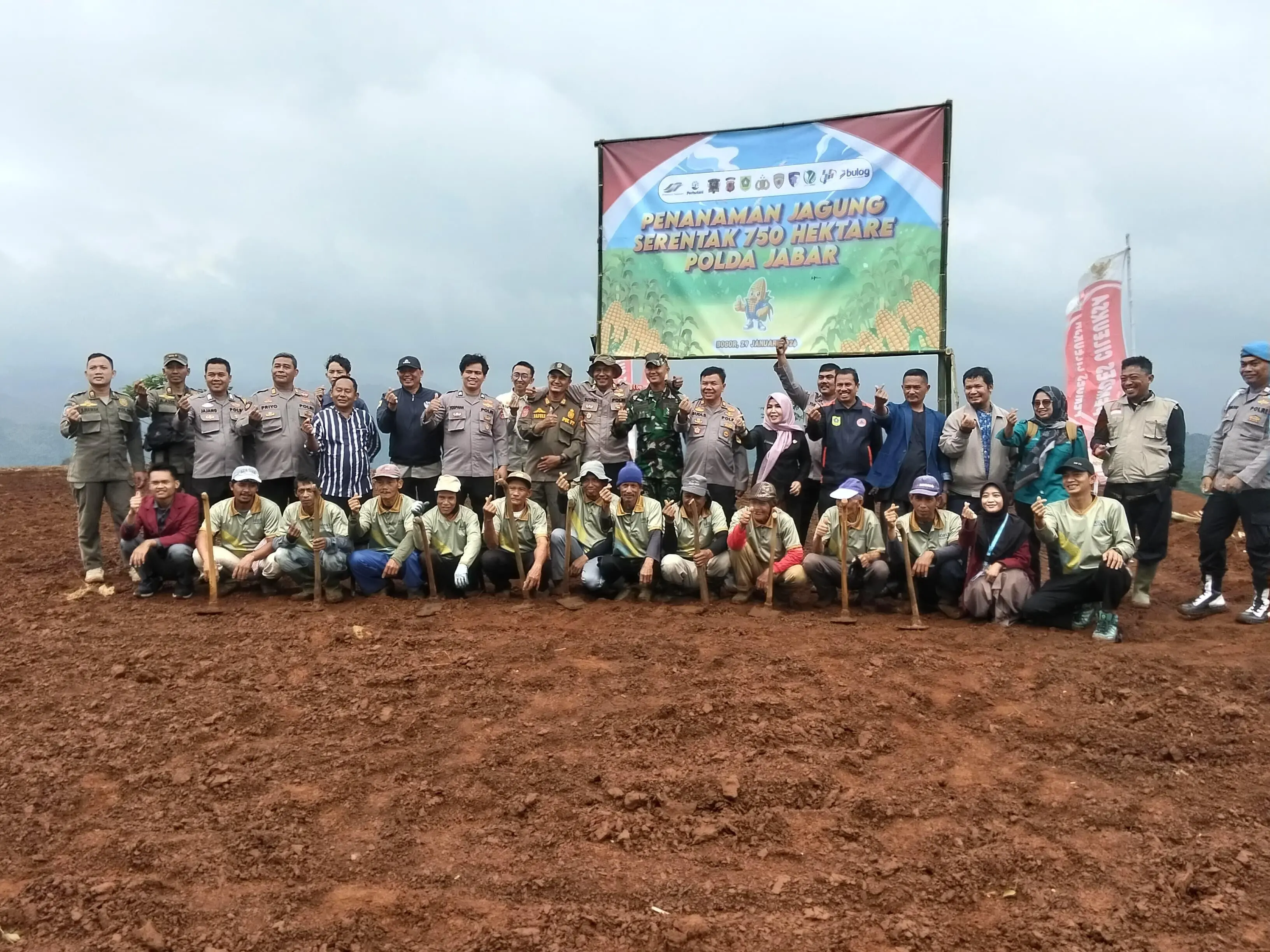 Dukung Program Presiden, Satu Hektar Lahan di Desa Cileuksa Ditanami Jagung. 