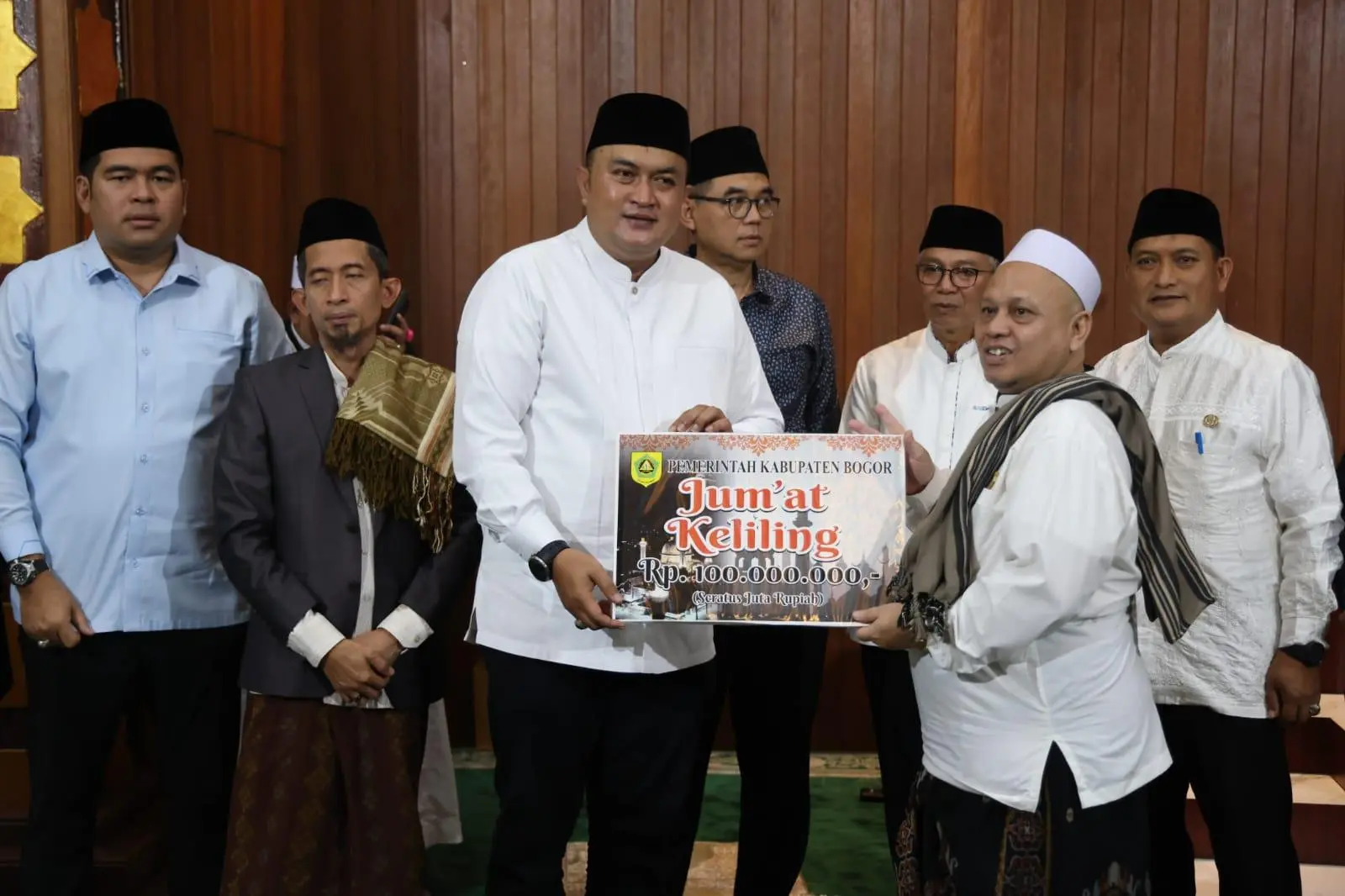 Rudy Susmanto Realisasikan Bantuan Rp.100 Juta Untuk Masjid Besar Kecamatan