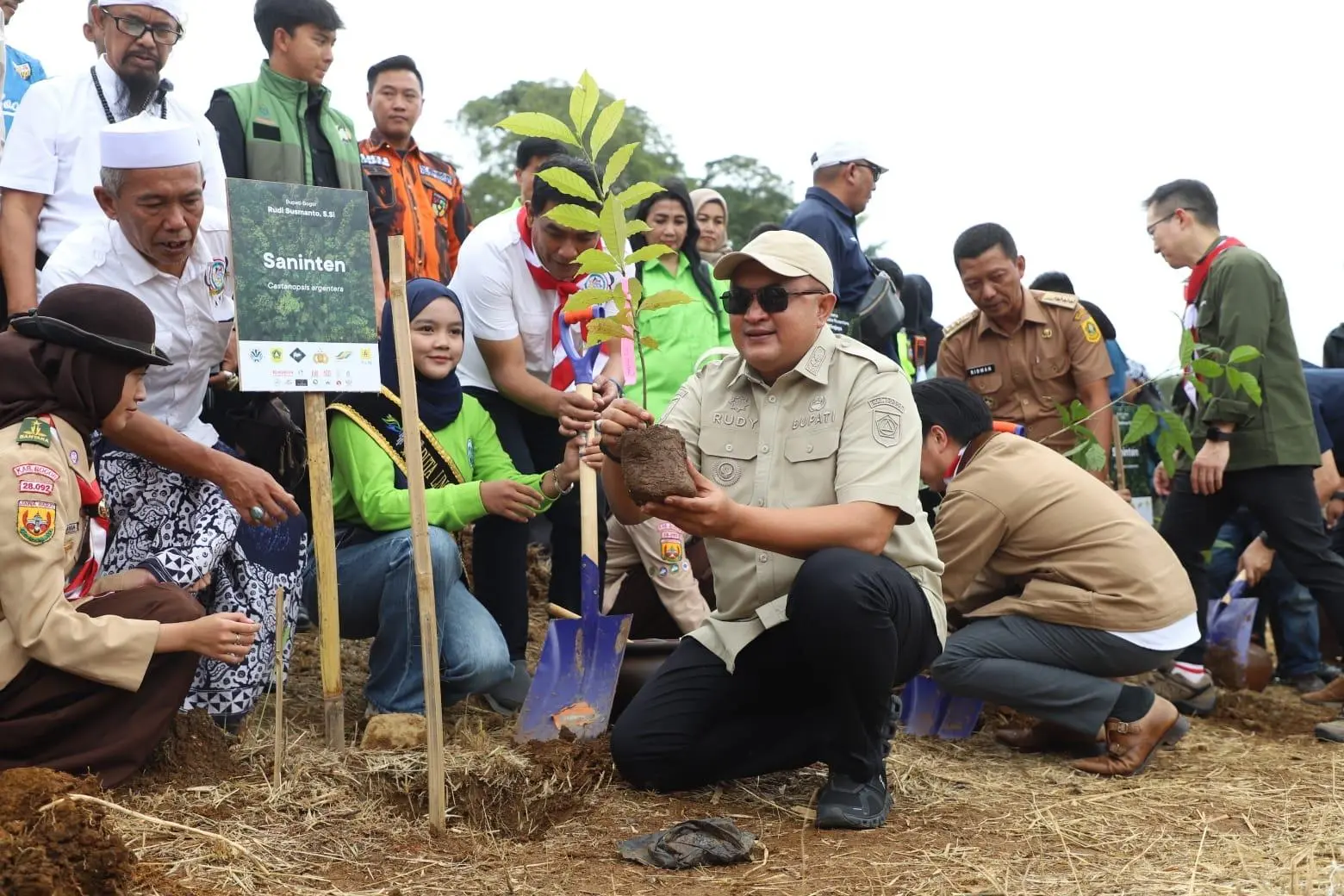 Bupati Bogor Komitmen Hijaukan Kabupaten Bogor Melalui Penanaman Pohon Di Seluruh Wilayah Kabupaten Bogor