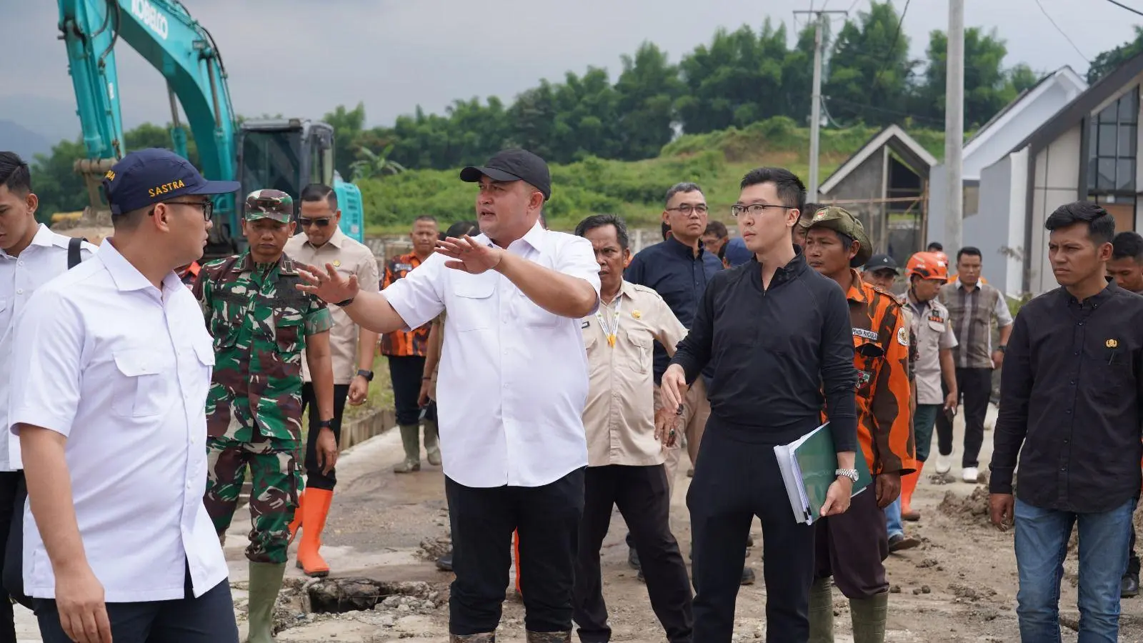 Bupati Bogor Tinjau Sejumlah Lokasi Terindikasi Pergeseran Tanah di Kecamatan Sukamakmur