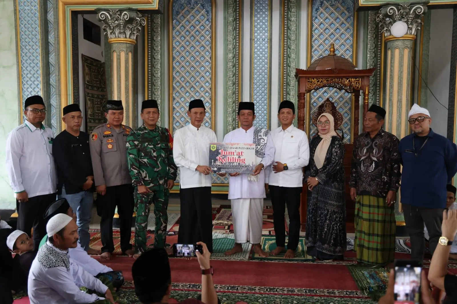 Jaro Ade Jumling di Cileuksa Ajak Warga Perkuat Gotong Royong dan Jaga Lingkungan