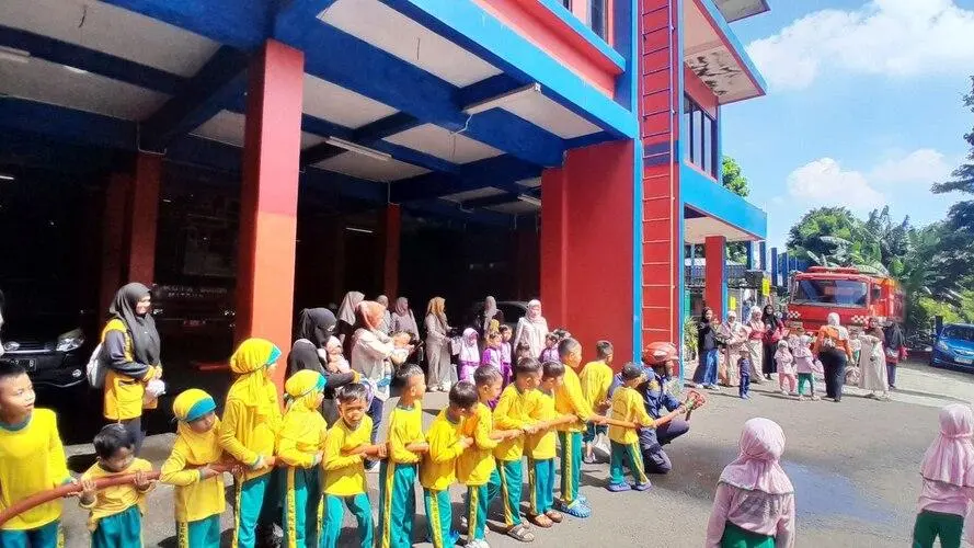 Cilik-Cilik Pun Bisa: TK Lebah Ceria Gelar Edukasi Tanggap Kebakaran bersama Damkar Kota Bogor