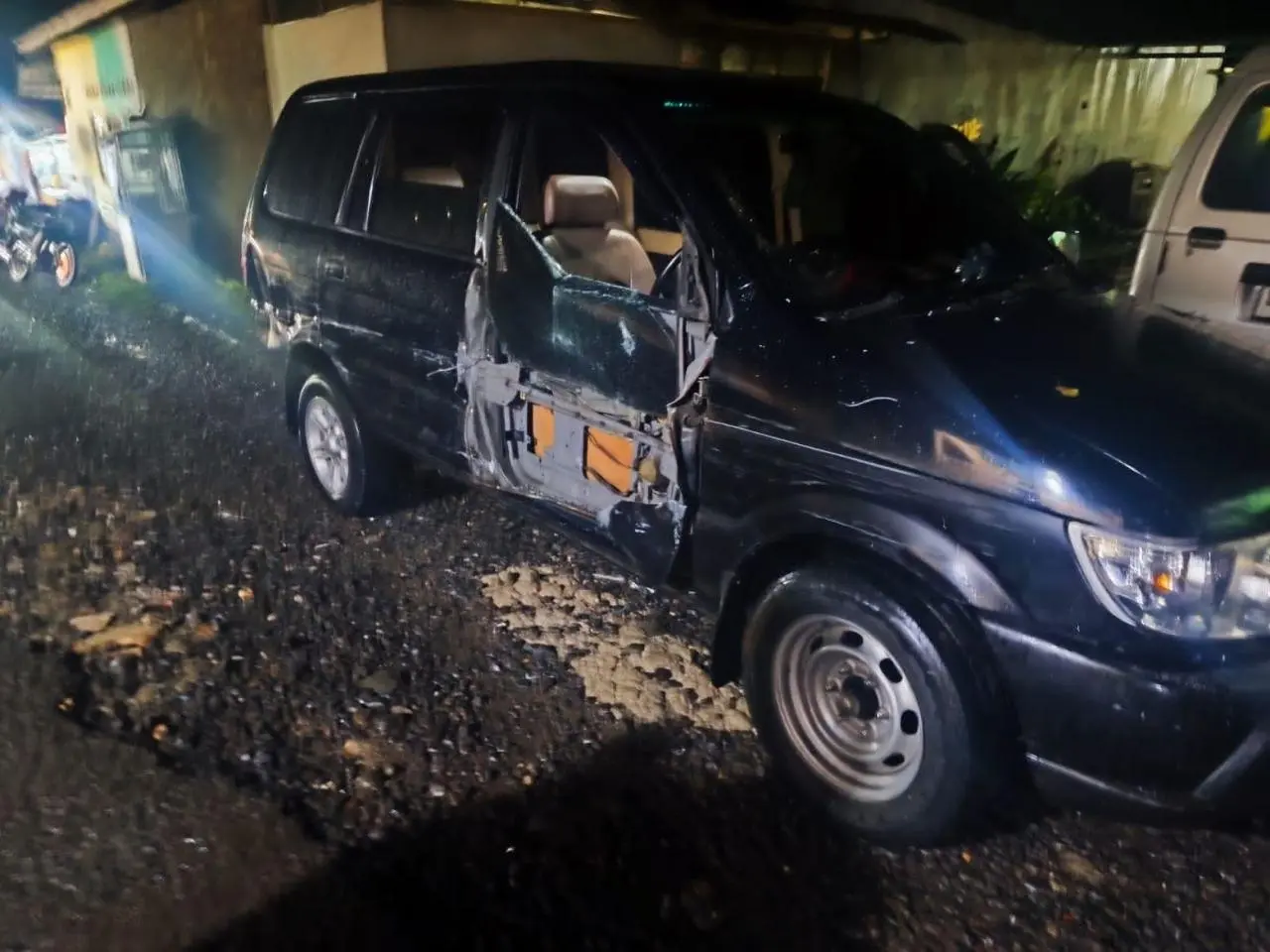 Kecelakaan Beruntun di Nanggung Bogor: 3 Luka, 3 Kios Rusak Parah