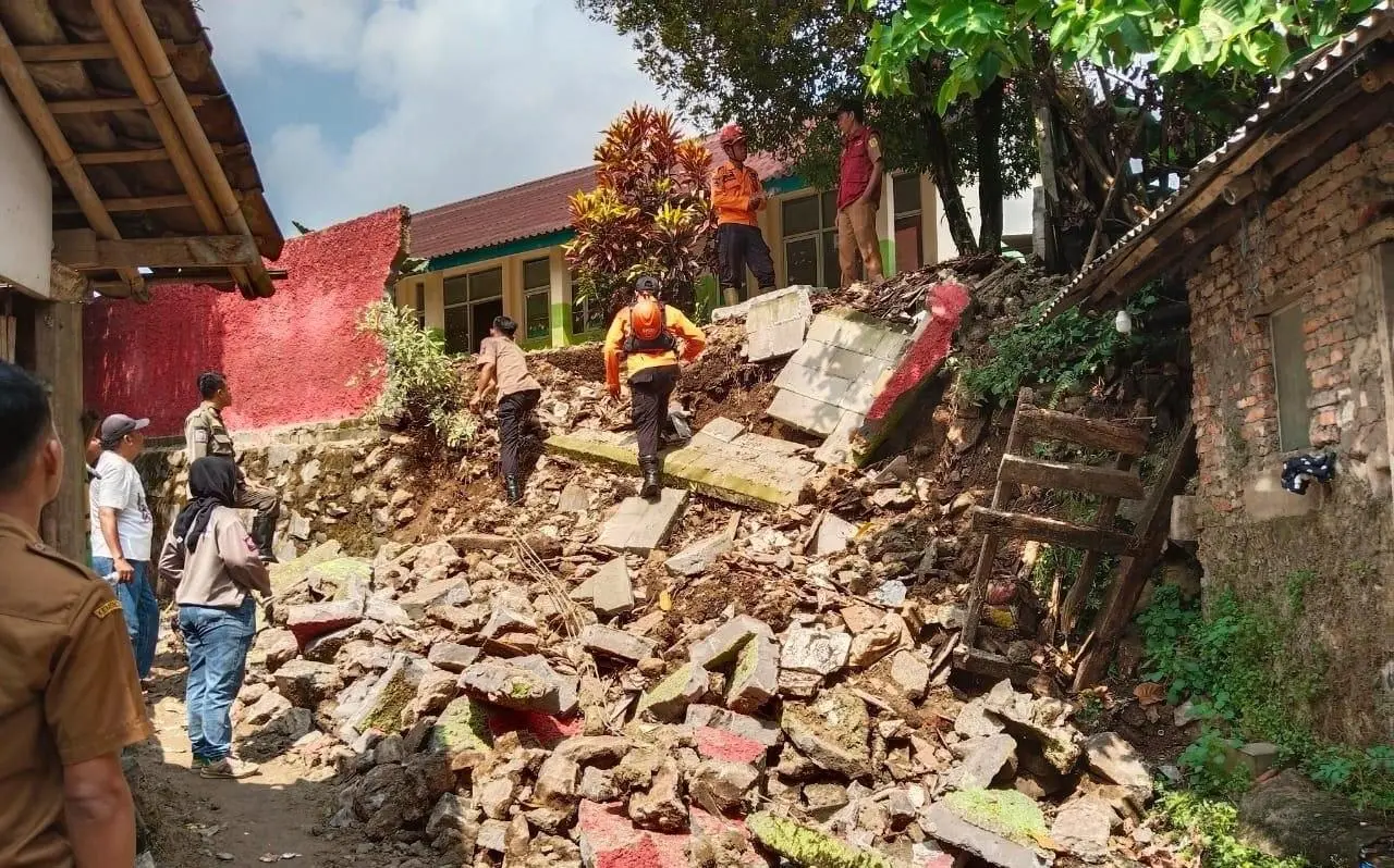 Banjir dan Longsor Terjang Bogor Barat, Aktivis Minta Gubernur Jabar Turun Tangan