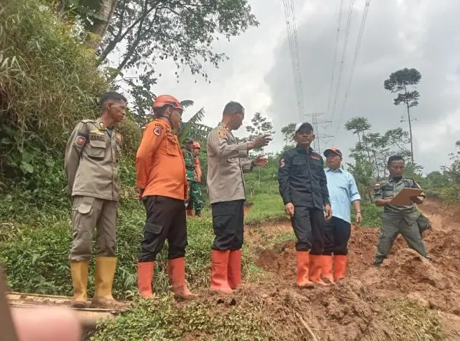 Star Energy Diharap Bantu Logistik Banjir Desa Purasari Leuwiliang
