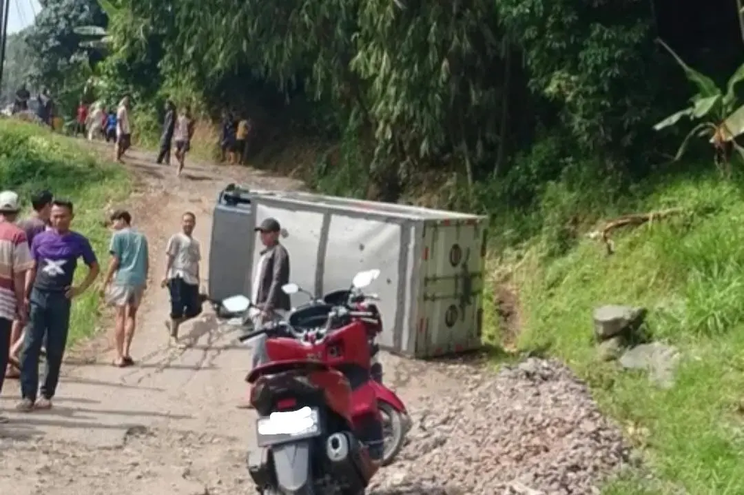 Jalan Rusak di Citumbuk Picu Kecelakaan, KNPI Nanggung Desak Pemkab Bogor