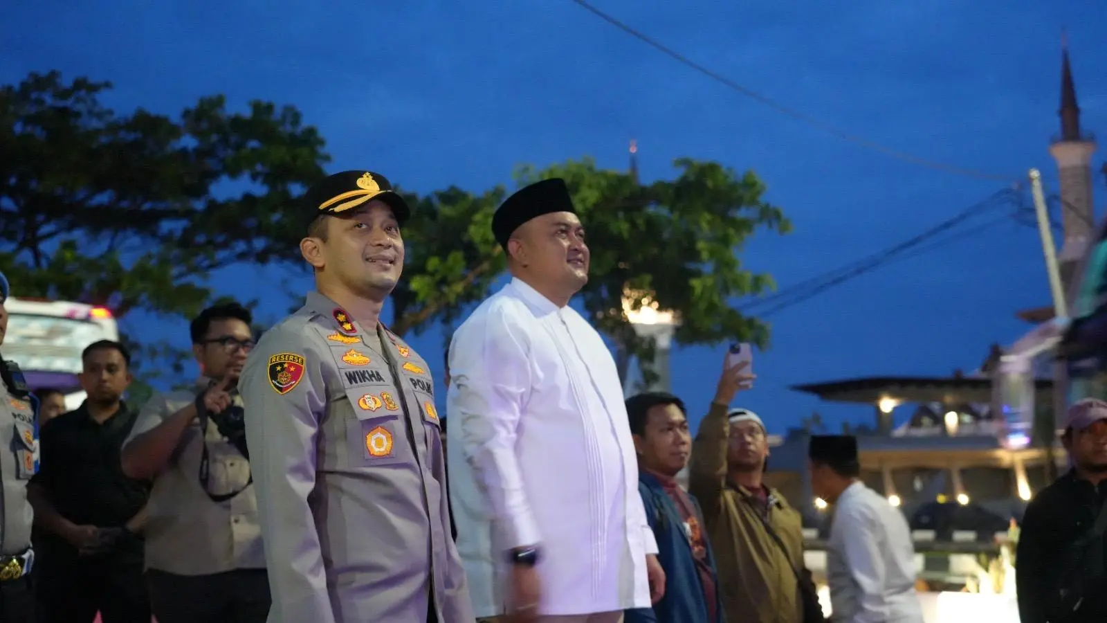 Bupati Bogor, Rudy Susmanto Didampingi Kapolres Bogor Pantau Keberangkatan Ribuan Buruh Ke Monas di Hari Buruh Internasional