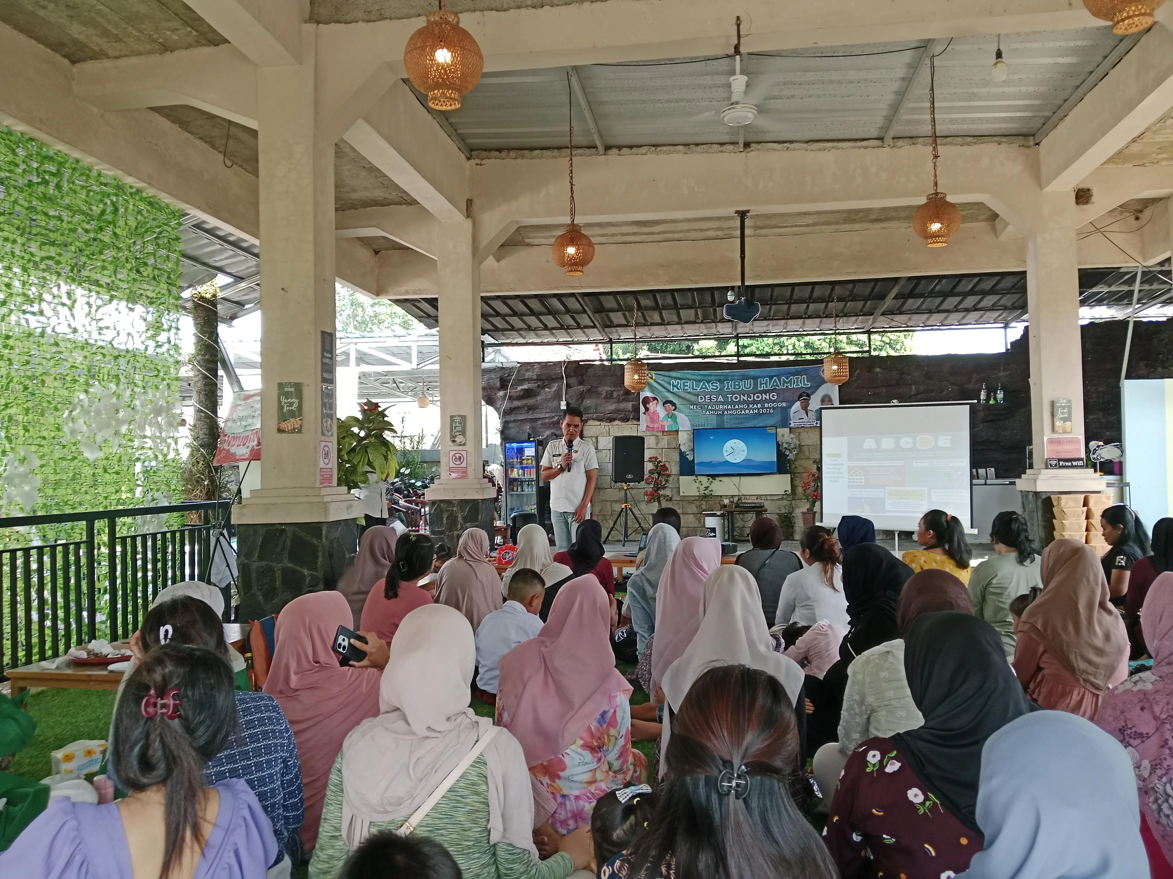 Camat Tajurhalang Buka Pelatihan Stunting dan Kelas Ibu Hamil di Desa Tonjong